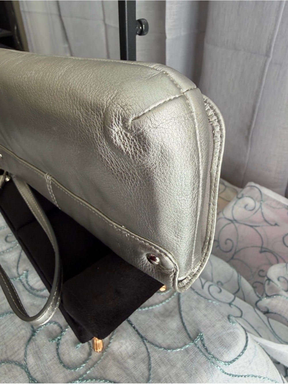 Coach Ashley Large Wristlet (2010-2011) - Picture 8 of 11